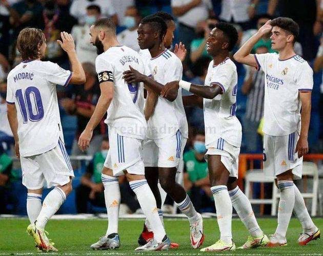 关于西甲强队鏖战，精彩比赛和战术变化不断推陈出新的信息