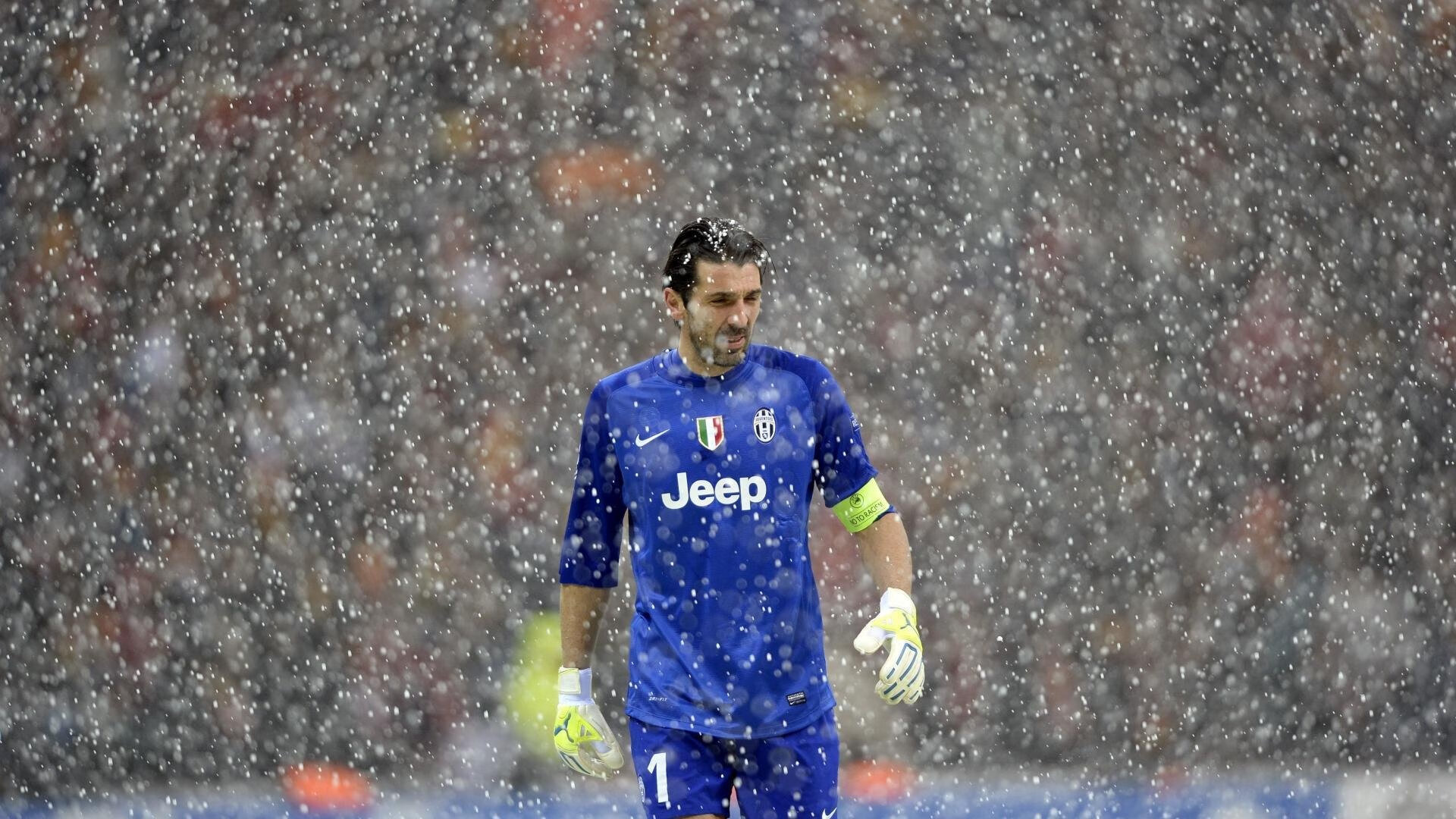 球场“铁血防线”:最难攻破的防守阵容盘点,铁血防守vs极致进攻